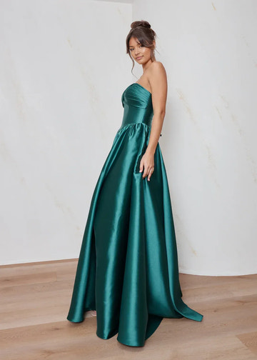 Elegant A-Line Sweetheart Strapless Satin Pleated Lace-Up Prom Dress