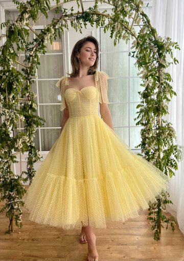 Whimsical A-Line Sweetheart Bow-Strap Dotted Tulle Tea-Length Homecoming Dress