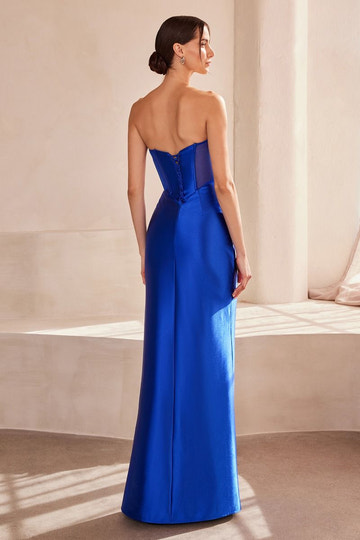 Deslumbrante vestido de noche formal y de fiesta sirena de satén fruncido con corpiño de corsé transparente sin tirantes azul polvoriento y abertura alta, ideal para bodas y ocasiones especiales