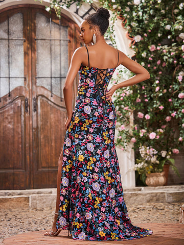 Vestido largo formal de sirena con cuello halter, escote en V pronunciado, bordado floral multicolor, lentejuelas y abertura alta para bailes de graduación, bodas y eventos de noche