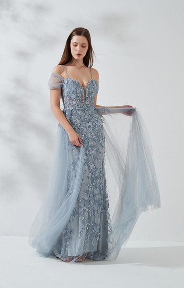 Vestido de noche de tul con silueta A y hombros descubiertos, bordado de encaje floral y corpiño transparente para fiesta de graduación