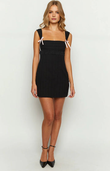 Textured Sheath Square Neck Sleeveless Tie Back Mini Homecoming Dress