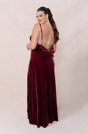 Elegant Sleeveless Velvet Bridesmaid Dress with Statement Bow Scoop Neck Open Back Party Wedding Guest Dresses