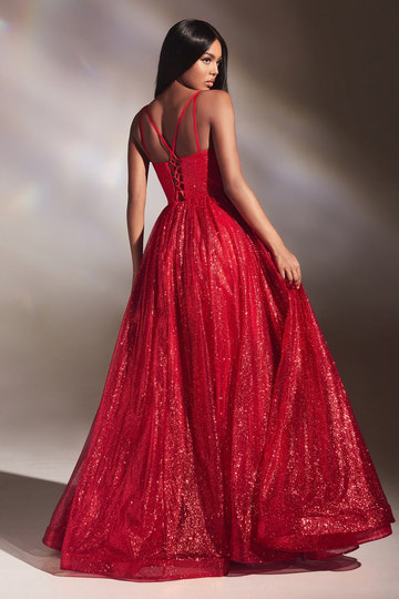 Vestido de gala de tul con tirantes finos, escote corazón y cintura ajustada, formal para graduación e invitadas de boda