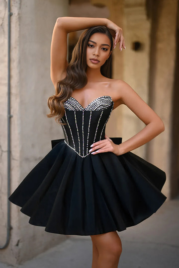 Impresionante vestido de regreso a casa de raso con corsé en línea A, escote corazón, mini y lazo de pedrería