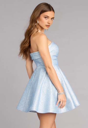 Mini vestido de cóctel glamoroso con corte en A, sin tirantes, sin mangas, con espalda abierta y purpurina para fiesta de bienvenida