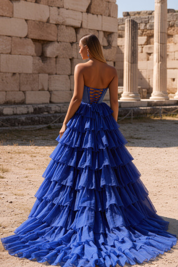 Vestido largo de fiesta sin tirantes con corsé en línea A, falda escalonada, pedrería, escote corazón y tul brillante