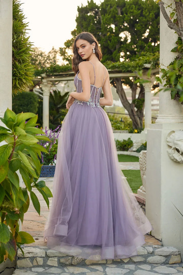Vestido de Fiesta de Ensueño con Escote Corazón, Tirantes Finos, Tul y Corsé de Cuentas