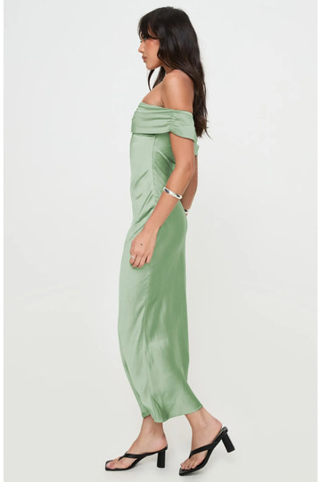 Elegant Bodycon Off-the-Shoulder Sleeveless Satin Ruched Bust Midi Cocktail Dress