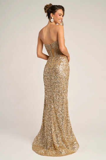 Vestido de noche de lujo ajustado sin tirantes con abalorios hasta el suelo y abertura