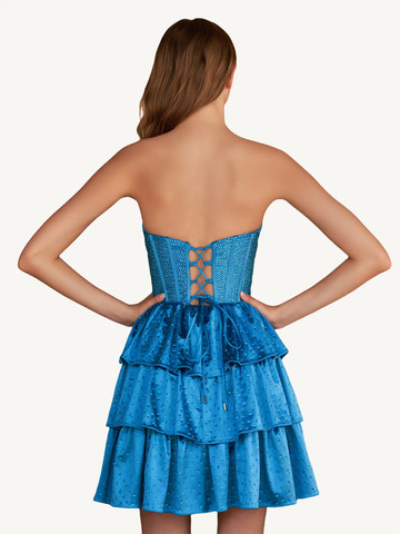 Vestido de fiesta corto de satén sin tirantes con corte en A, abalorios y espalda con cordones