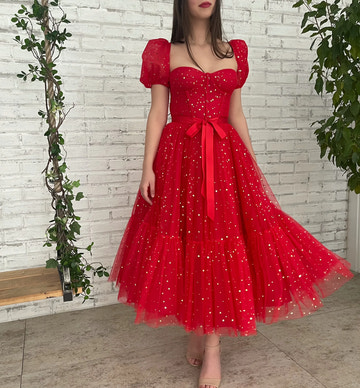 Vestido glamuroso de fiesta de graduación de tul de corte A con escote corazón y mangas abullonadas, de longitud midi