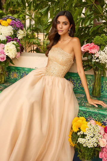 Glamorous Ball-Gown Strapless Sleeveless Organza Long-Train Beaded Evening Dress