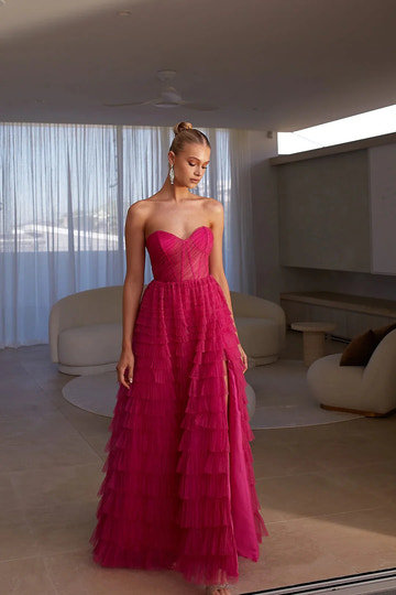 Vestido de fiesta formal con corsé de tul escalonado sin tirantes en línea A con brillos