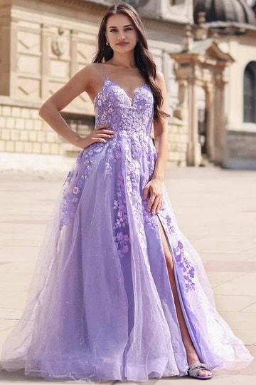 Vestido de fiesta de tul lavanda con tirantes, corte en A y abertura alta