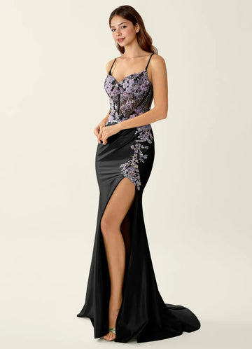 Vestido de noche de satén con apliques florales, escote corazón, abertura, espalda con cordones y estilo sirena para fiesta de graduación.