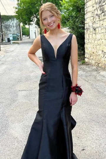 Vestido de noche largo de satén corte sirena con cuello en V, sin mangas, sin espalda y con volantes