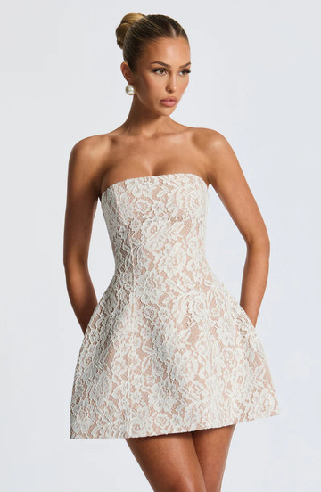 Vestido de cóctel/fiesta de graduación corto acampanado sin tirantes con encaje y mangas desmontables
