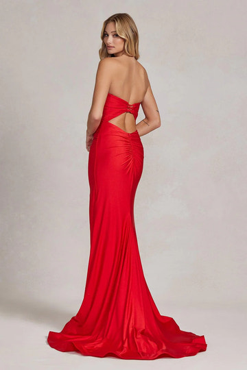 Elegante vestido de fiesta sirena ajustado con cola, tirantes, satén fruncido y aberturas
