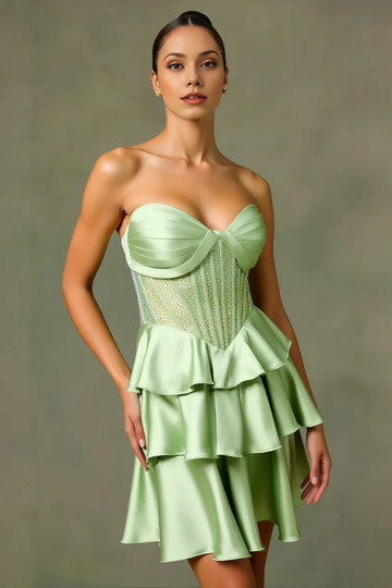 Vestido Corto de Fiesta de Satén sin Tirantes con Corsé Bordado y Falda con Volantes