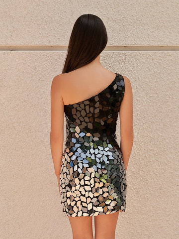 Impresionante vestido corto ajustado de fiesta o regreso a casa con lentejuelas de espejo y un solo hombro
