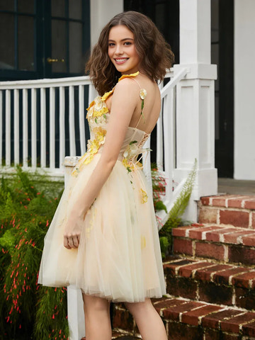 Whimsical A-Line Square Neck Sleeveless Floral Applique Short Lace-Up Homecoming Dress