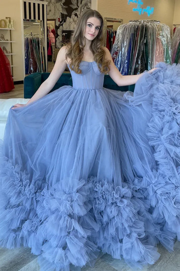 Vestido de fiesta largo de tul acampanado sin tirantes con escote corazón y espalda descubierta
