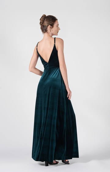 Elegante vestido de noche largo sin mangas con cuello de pico, corte en A y espalda abierta