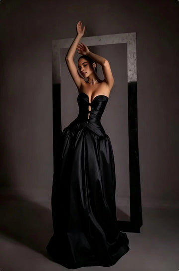 Striking Ball Gown Sweetheart Strapless Open Back Floor-Length Prom Dress