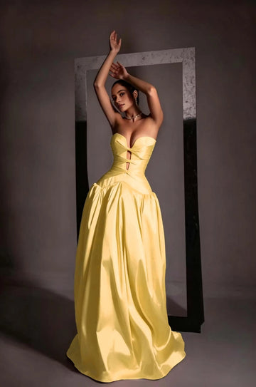 Striking Ball Gown Sweetheart Strapless Open Back Floor-Length Prom Dress