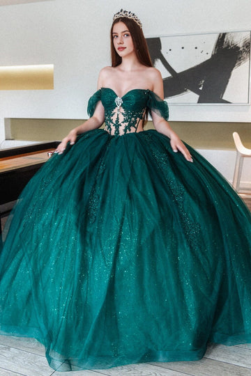 Vedress elegant emerald green off‑shoulder quinceanera ball gown tulle flutter sleeve lace applique glitter tulle prom dress front view