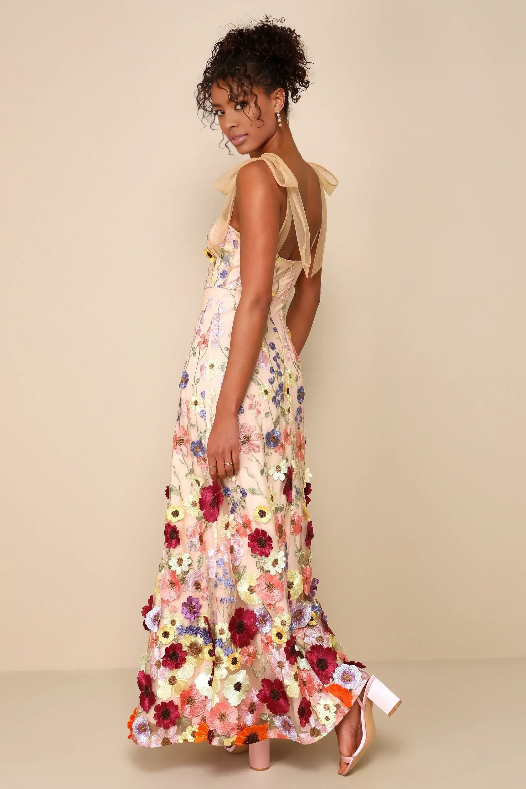 Romantic A-Line Square-Neck Sleeveless Mesh Floral Applique Cocktail Dress Tie-Strap Wedding Guest Dress