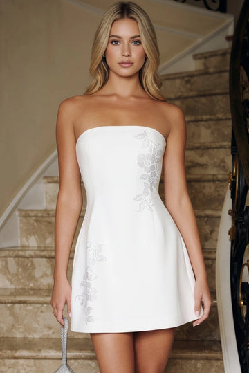 Elegant Sheath Strapless Tube‑Neck Sleeveless Closed‑Back Mini Homecoming Dress