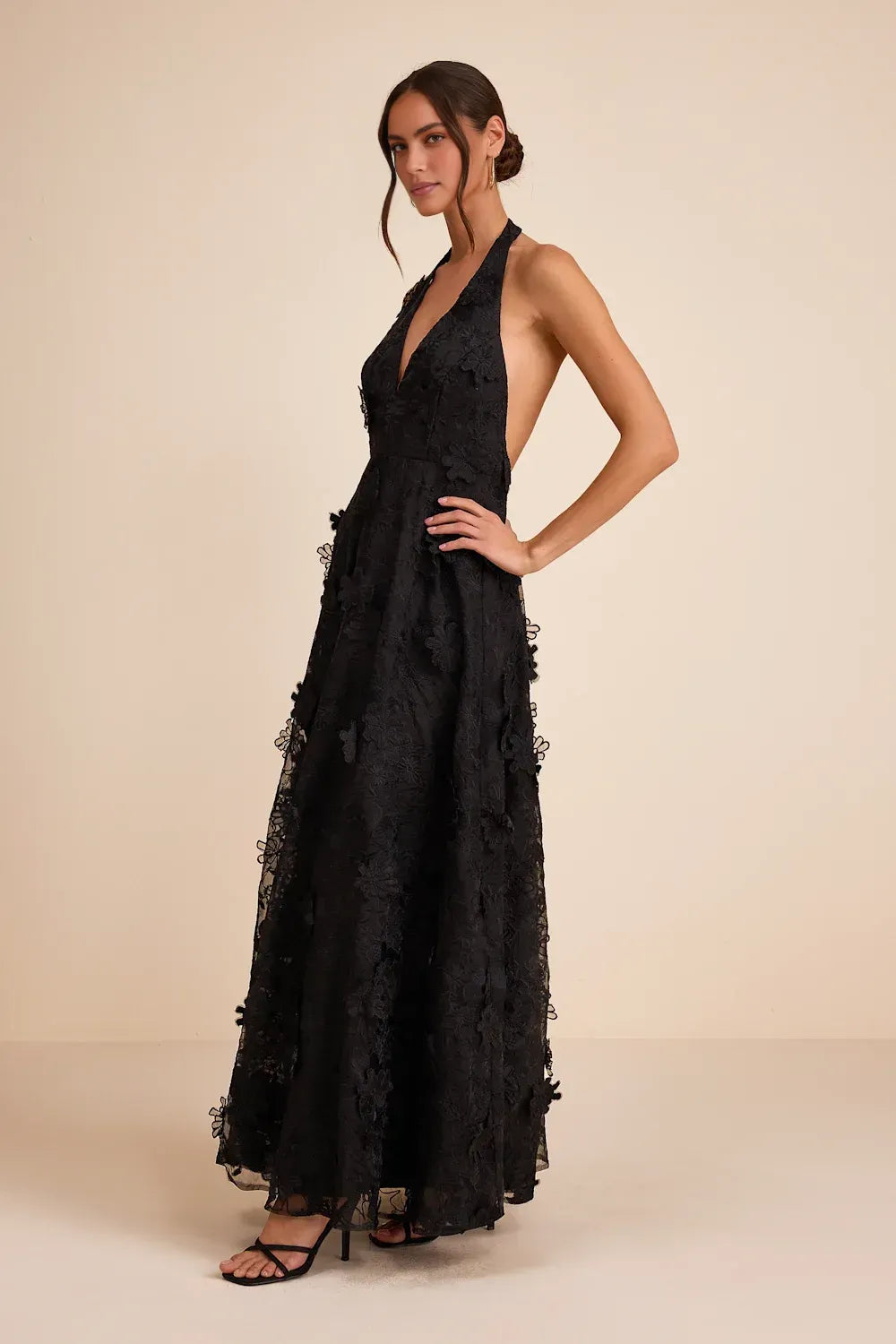 Romantic A-Line Halter V-Neck Sleeveless Lace 3D Floral Applique Maxi Wedding Guest Dress