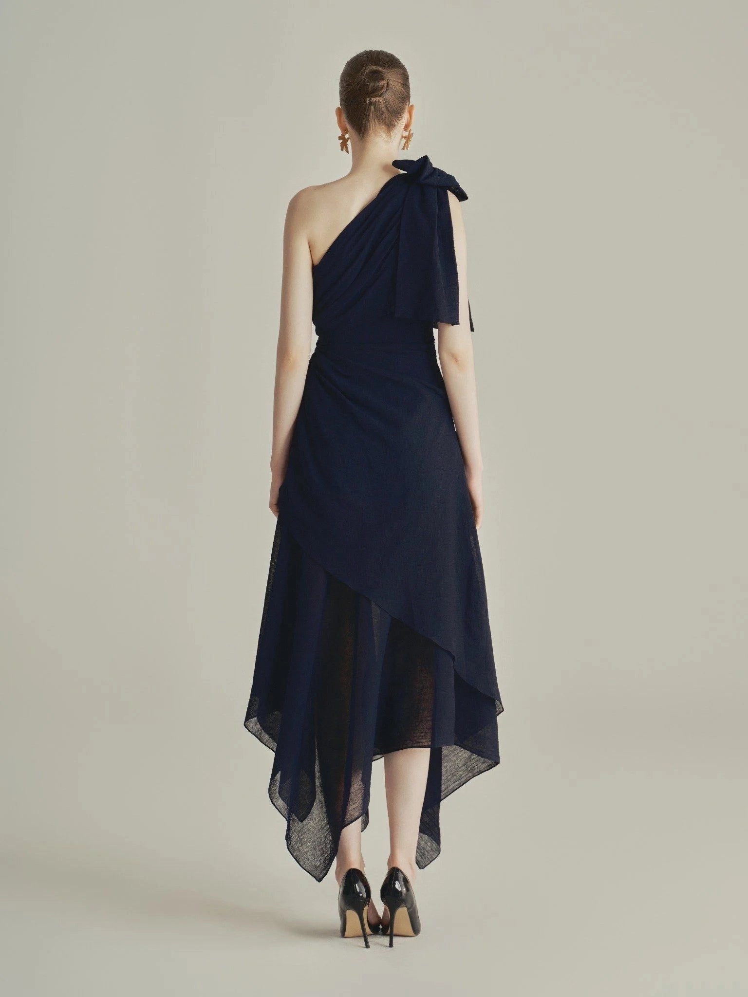 Back shot Vedress closed‑back one‑shoulder bow dark blue formal midi gown