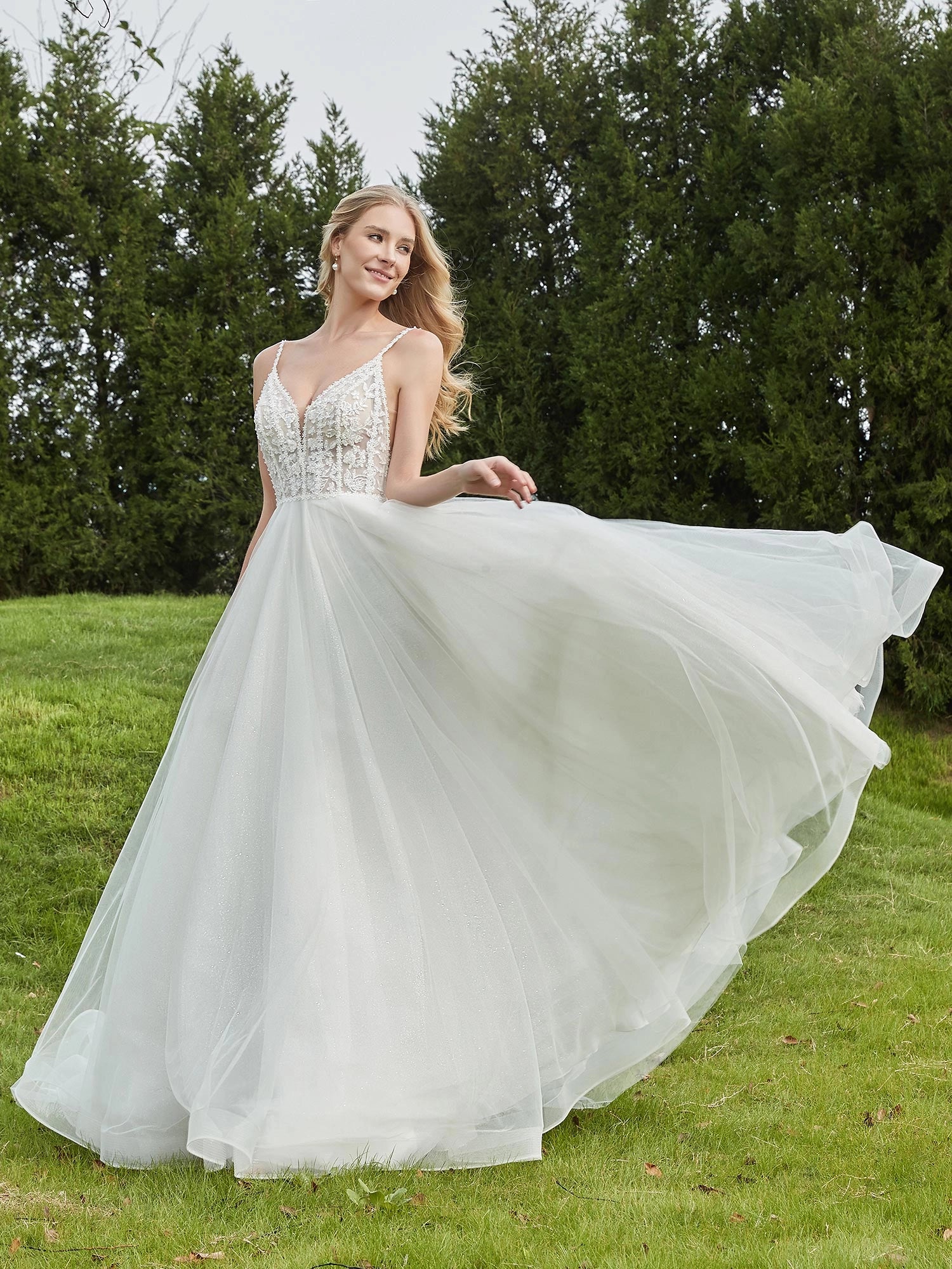 Romantic A-Line V Neck Zip Back Lace Tulle Wedding Dress With Train