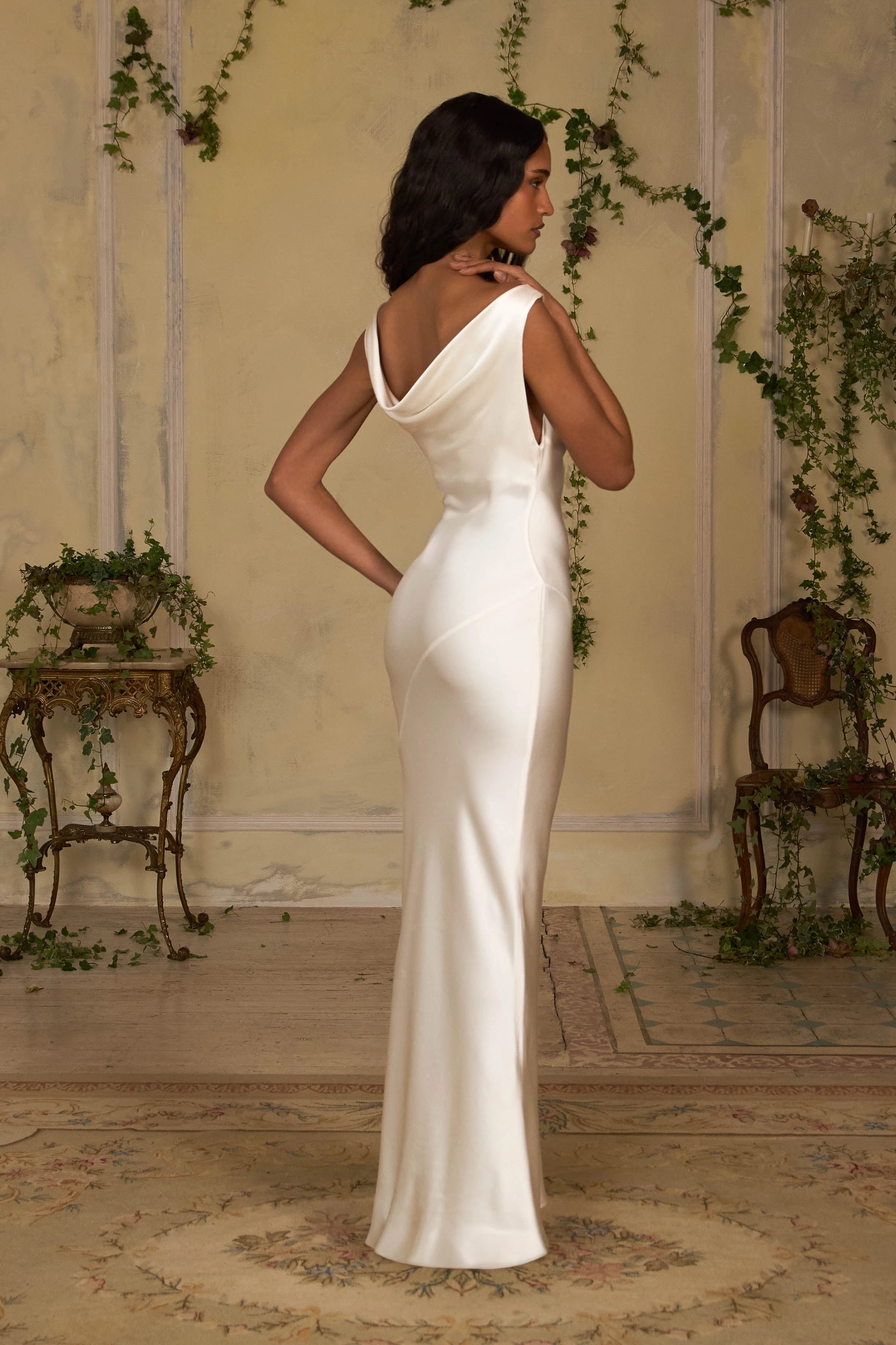 Chic Sheath Cowl‑neck Sleeveless Cowl‑back Floor‑length Prom Dress