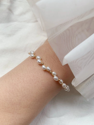 Elegant Pearl and Gold Beaded Bracelet