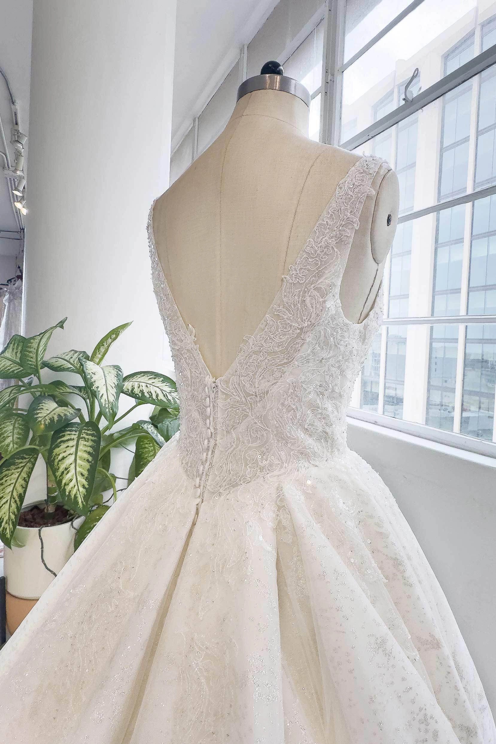 Luxury Ballgown V-Neck Spaghetti Strap Deep V Button Back Cathedral Train Bridal Wedding Dress