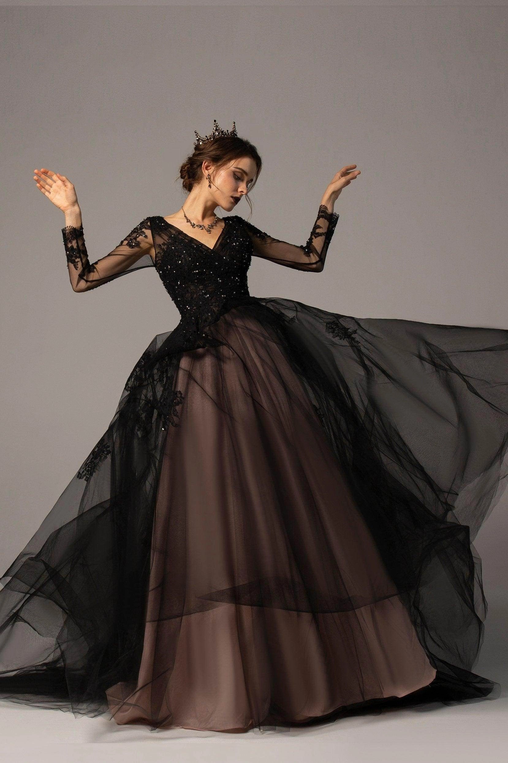 Luxury Gothic A-Line V-Neck Long Sleeve Lace Up Corset Back Chapel Train Black Wedding Dress
