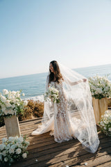 Chic Sexy Mermaid Spaghetti Strap Off Shoulder Sheer Lace Low Back Sweep Train Bridal Wedding Dress