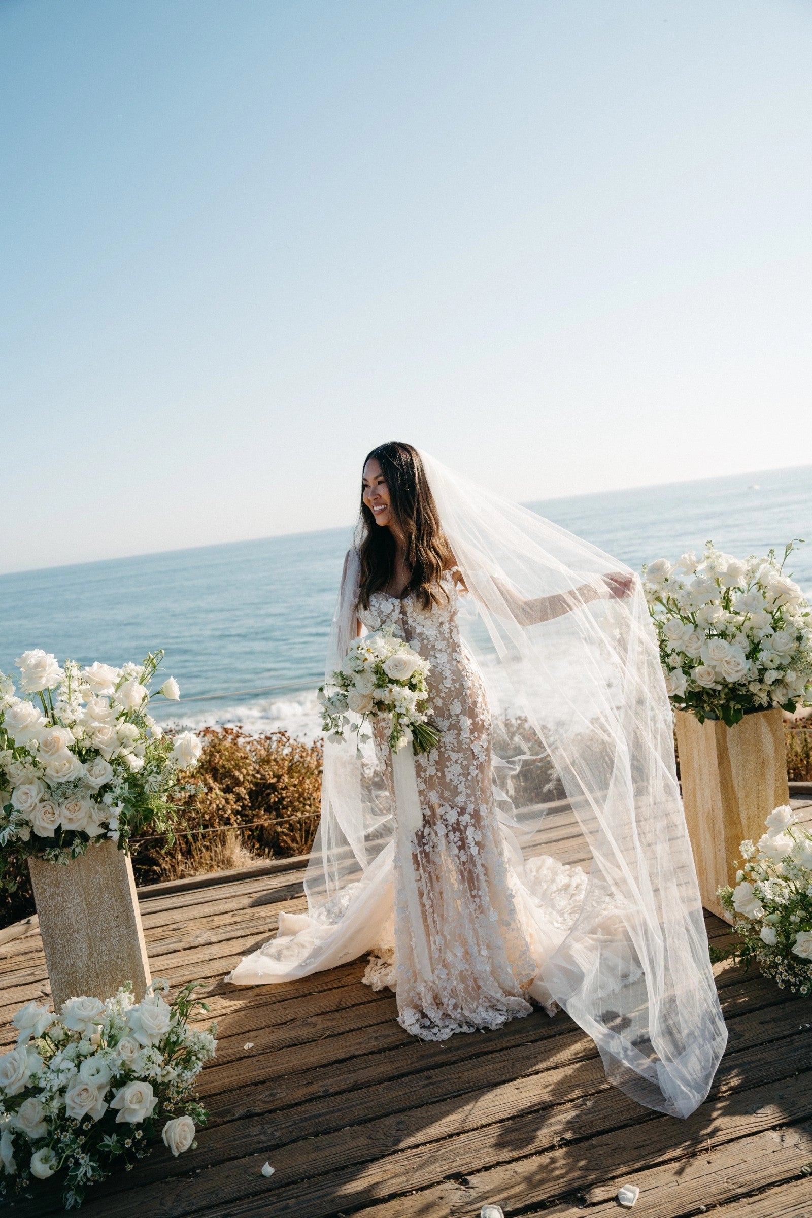 Chic Sexy Mermaid Spaghetti Strap Off Shoulder Sheer Lace Low Back Sweep Train Bridal Wedding Dress
