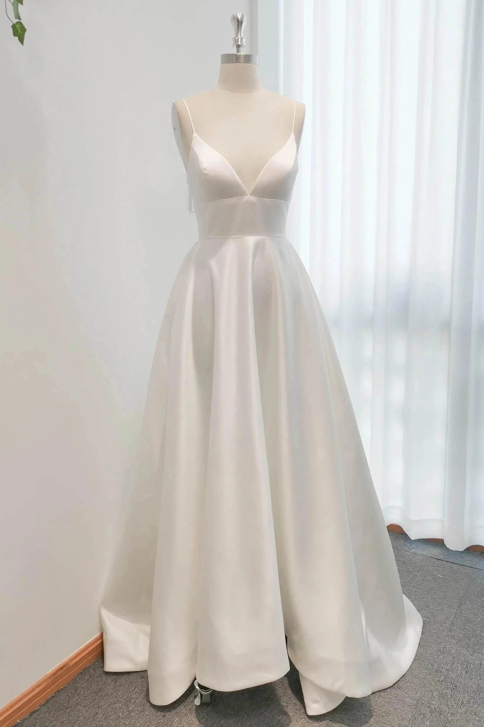 Luxury A-Line Deep V Spaghetti Strap Open Back Sweep Train Bridal Wedding Dress