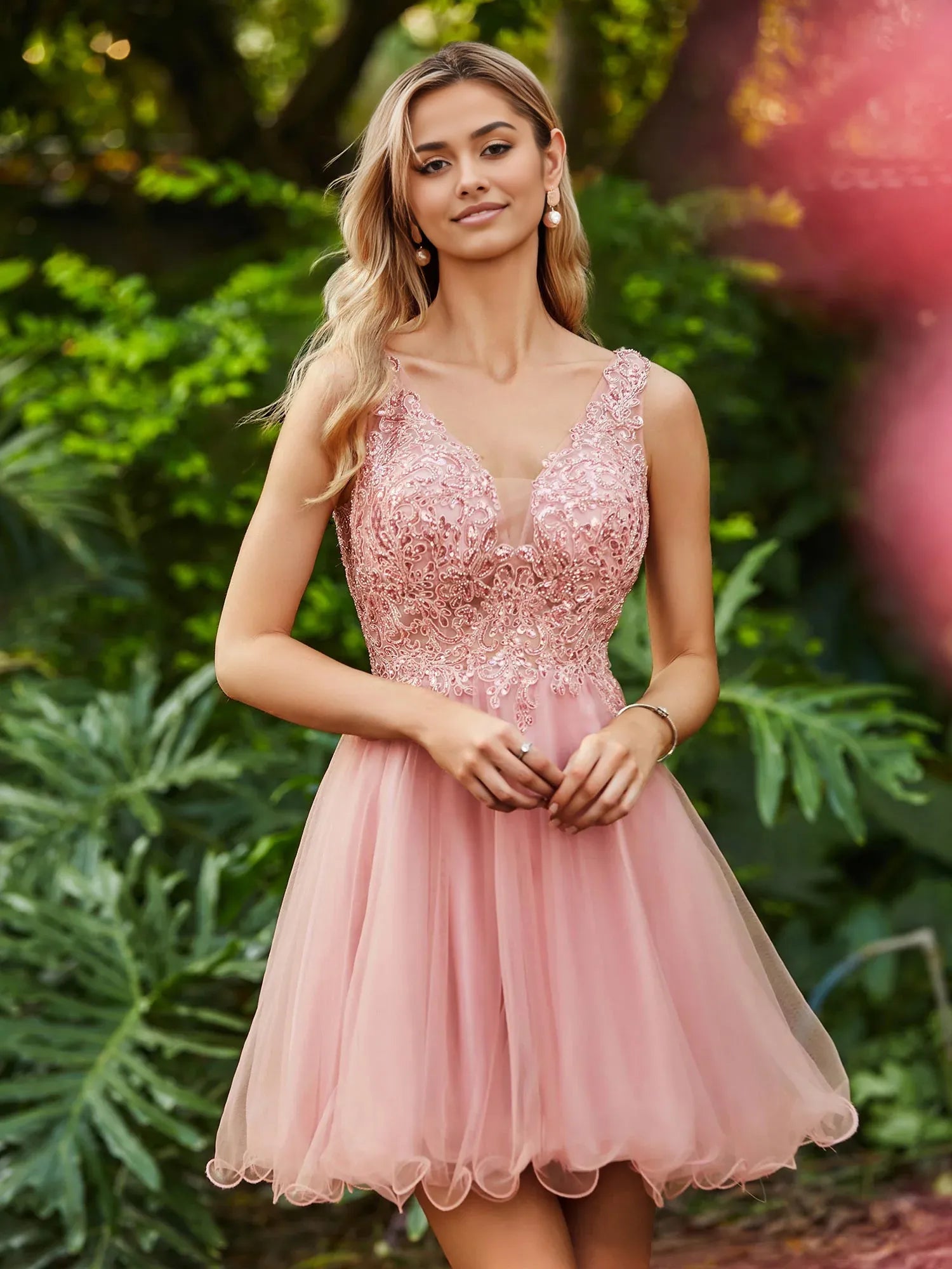Spaghetti-Strap Beaded-Lace A-Line V-Neck Tulle Short Homecoming Dress