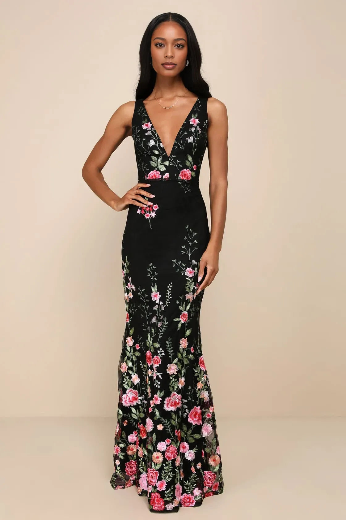 Elegant Sheath Plunging V-Neck Sleeveless Mesh Floral Embroidered Evening Gown