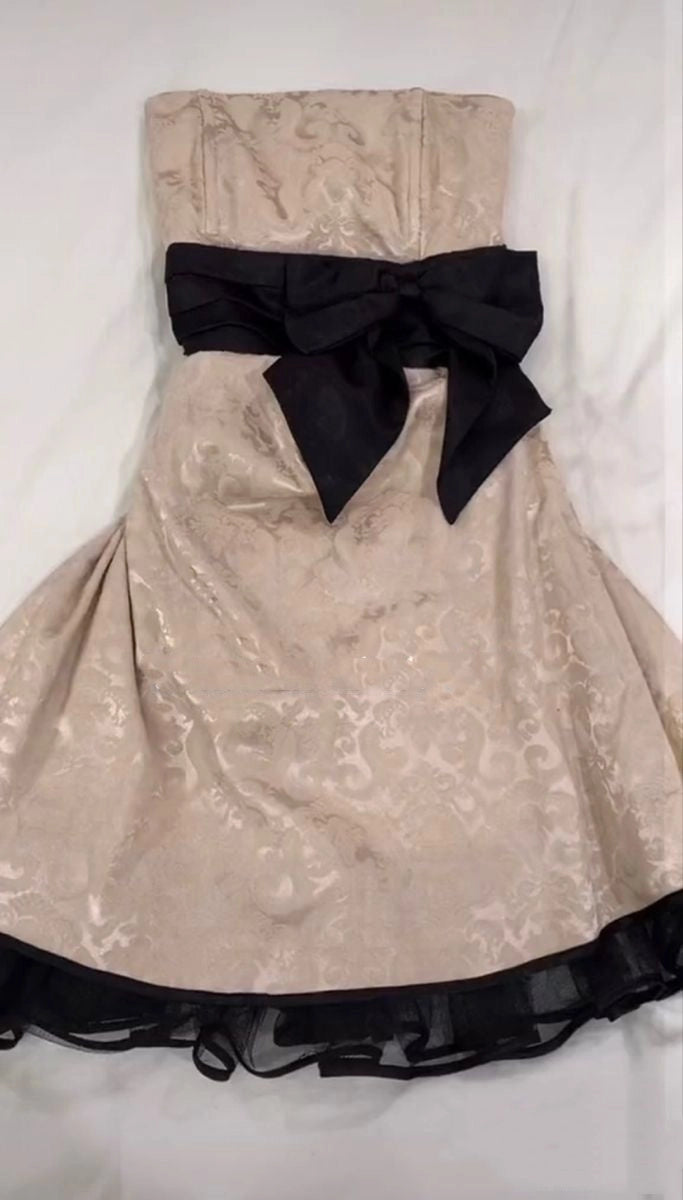 A-Line Strapless Sleeveless Back Zip Bow Short Homecoming Dress