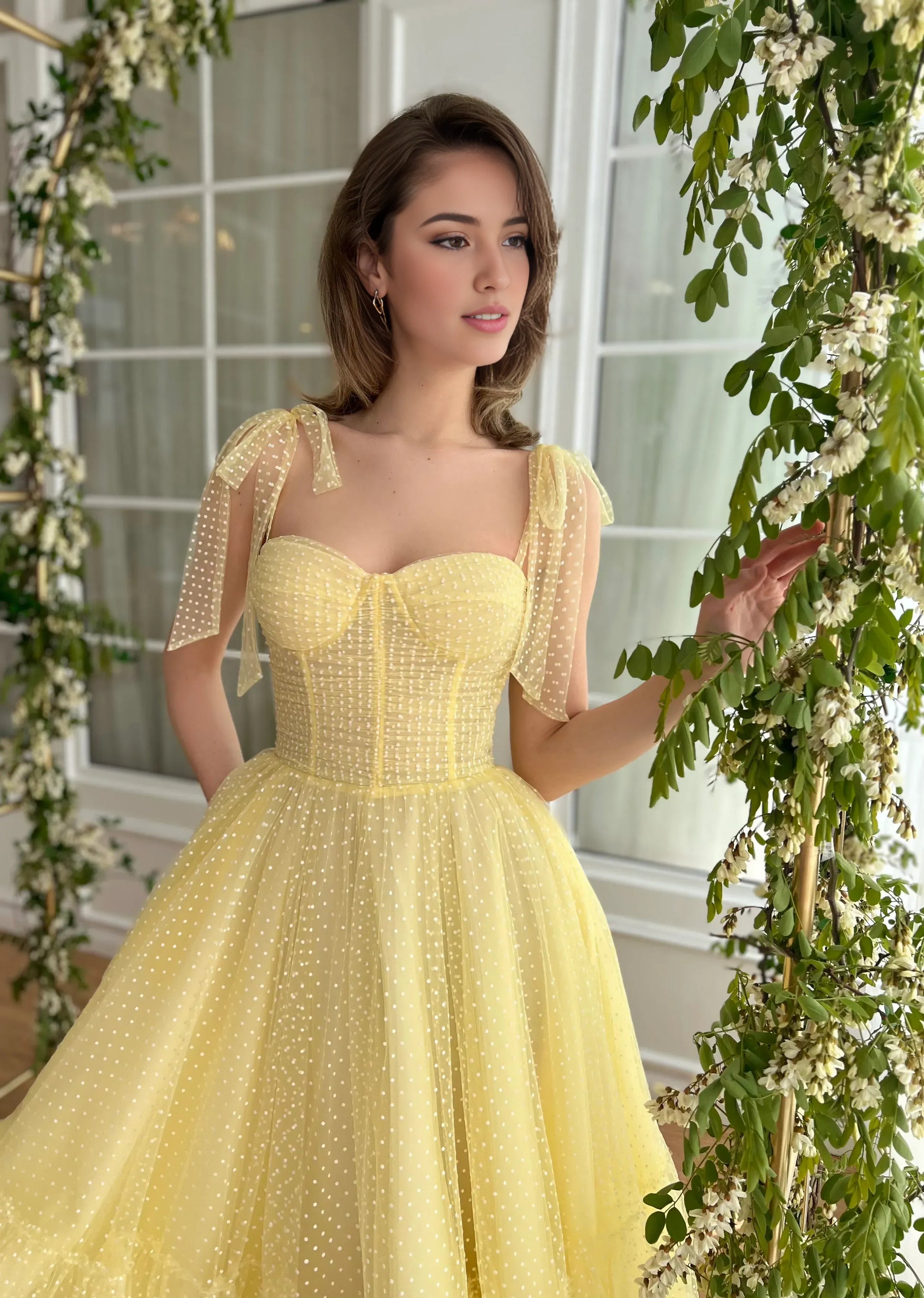 Whimsical A-Line Sweetheart Bow-Strap Dotted Tulle Tea-Length Homecoming Dress