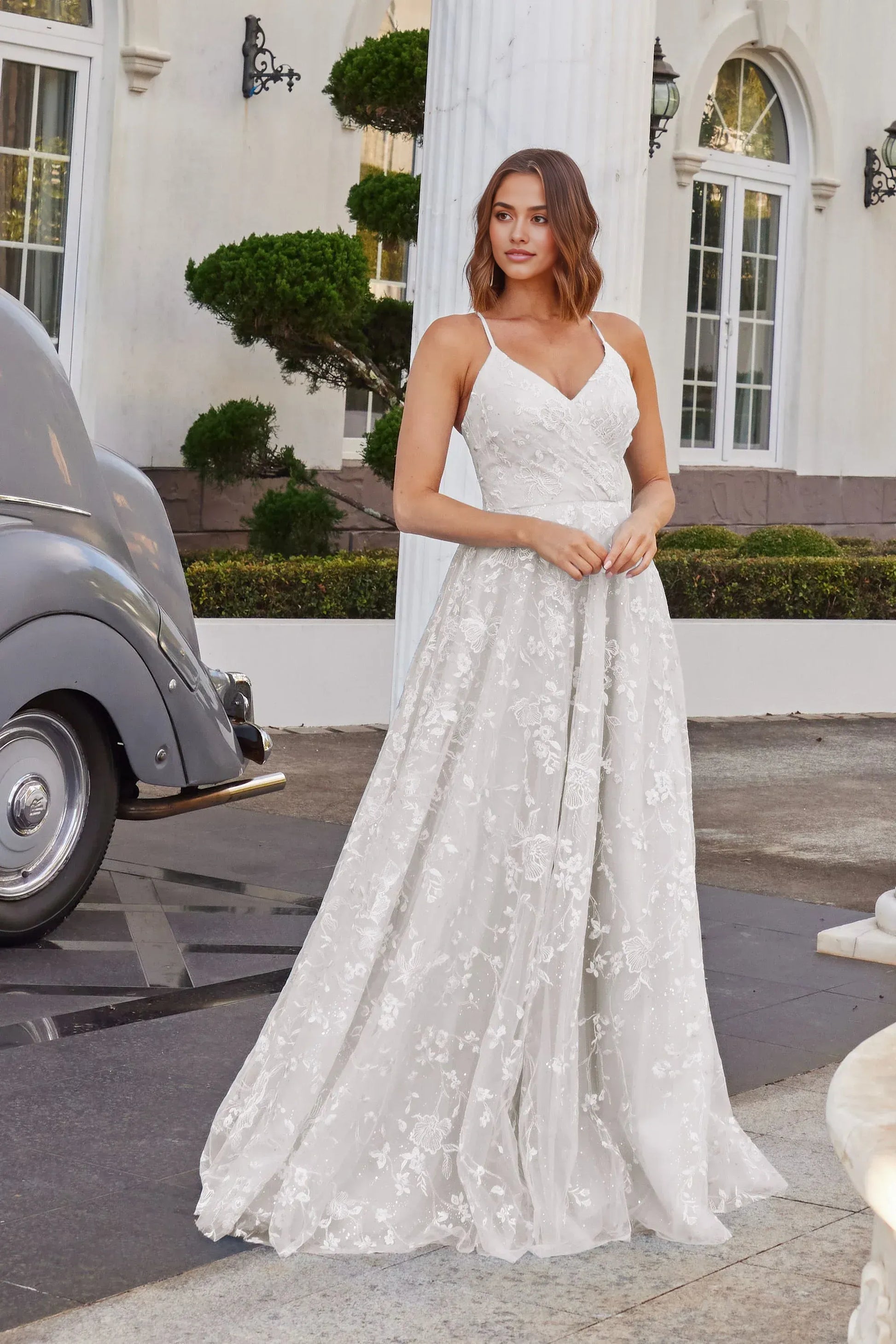 Elegant A-Line V-Neck Sleeveless Embroidered Tulle Lace-Up Prom Dress