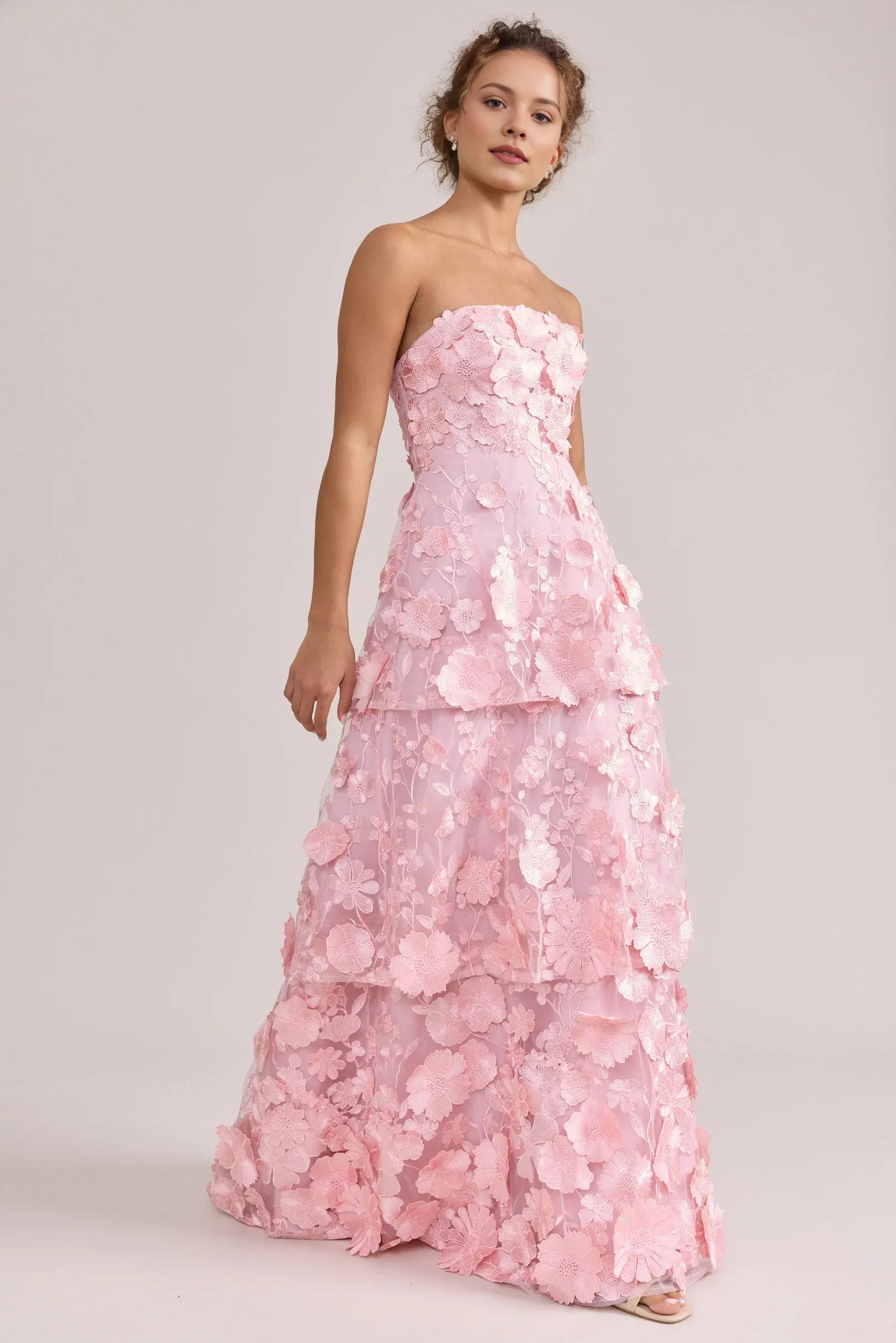 Romantic A-Line Strapless Sleeveless 3D Floral Appliqué Tiered Long Prom Gown