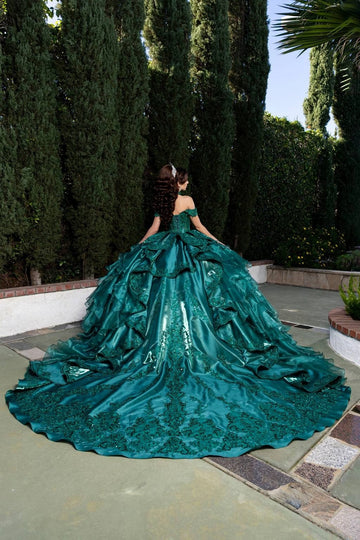 Emerald green lace-up Quinceañera dress with ruffled skirt and long train